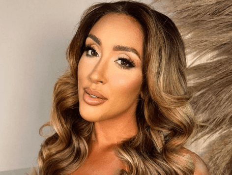 MAFS UK's Shona Manderson Shares Swimsuit Photo as "Desert Queen"