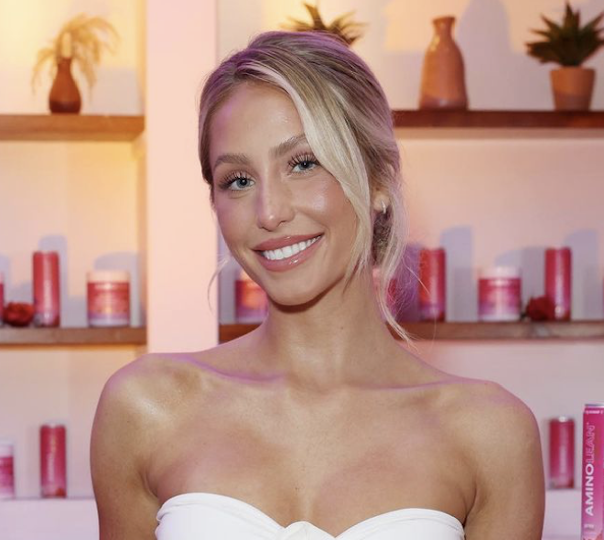 Alix Earle Stuns In Bikini, Enjoys “Beach Days”