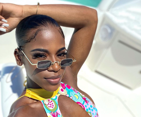 Fitness Athlete Avernell Modest Shares Swimsuit Photo With Bronze Medal