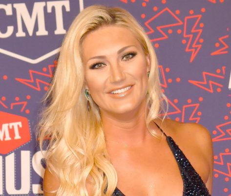 Hulk Hogan's Daughter Brooke Hogan Shares Swimsuit Photo of "Superpower"