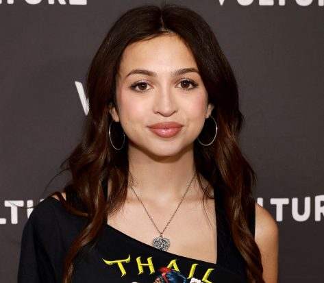 The Buccaneers Star Josie Totah Shares Swimsuit Photo of "Hope"