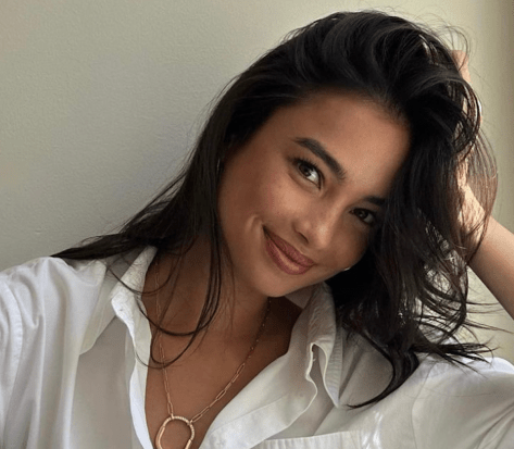 Kelsey Merritt Shares Swimsuit Photo of "Paradise Found"