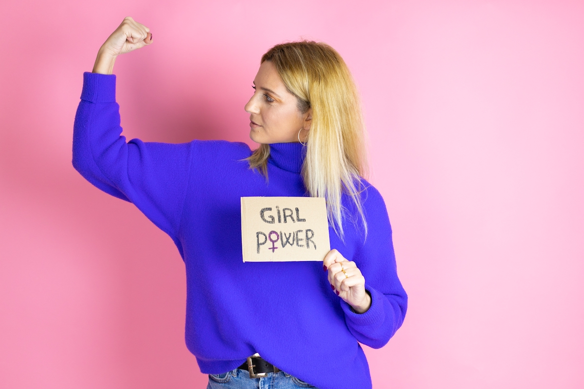 Wonder Woman Star Connie Nielsen Shares Swimsuit Photo of “Happiness”