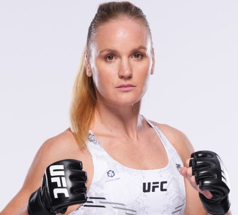 Valentina Shevchenko Shares Swimsuit Photo From Las Vegas