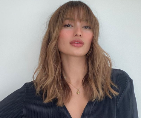 Sarah Lahbati Shares Swimsuit Photo of "Stretch Marks and All"