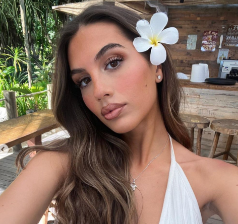 Influencer Sophia Peschisolido Shares Swimsuit Photo From Seychelles