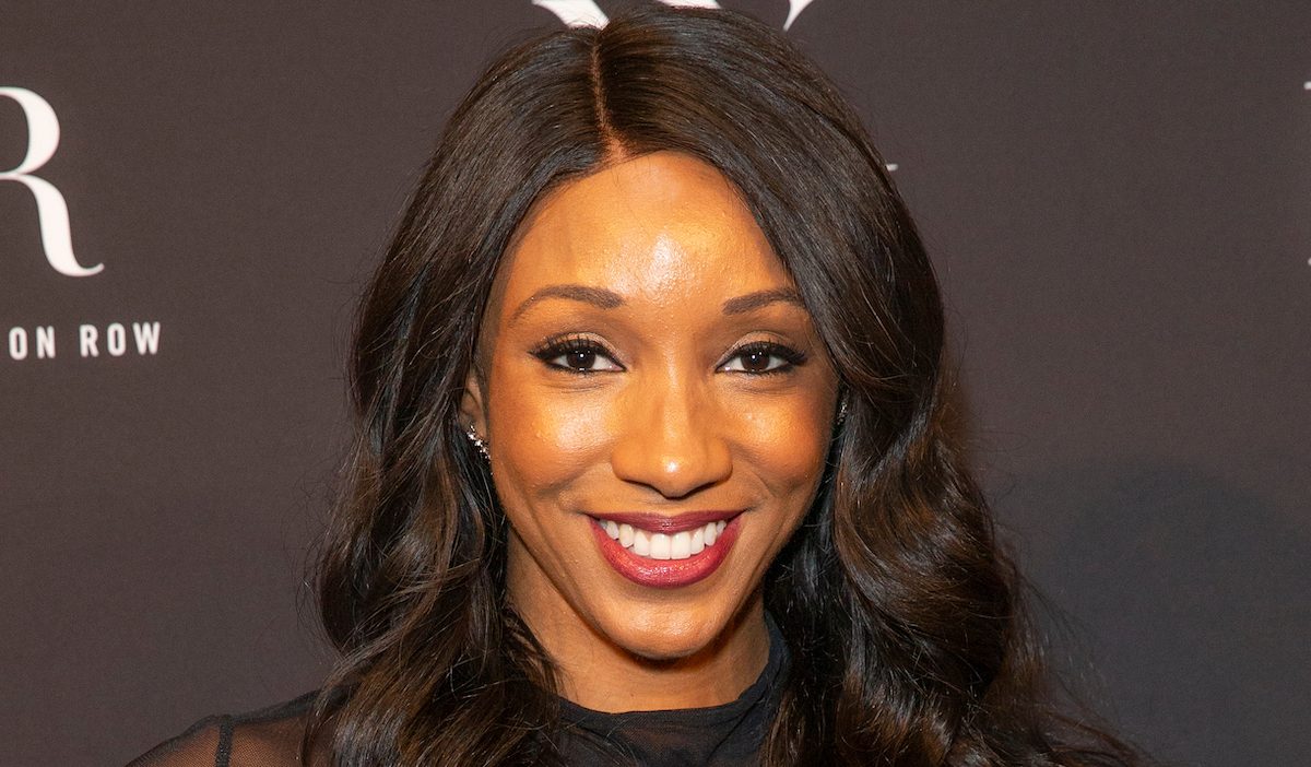 Sunday Night Football's Maria Taylor Shares Swimsuit Photo of "Soft Life"(01)