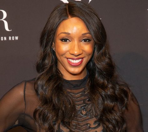 Sunday Night Football's Maria Taylor Shares Swimsuit Photo of "Soft Life"