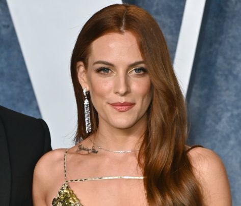 Elvis' Granddaughter Riley Keough Shares Swimsuit Photo With Her Dad