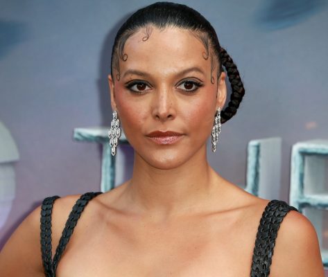 The Witcher Star Mecia Simson Shares Swimsuit Photo "Playing With the Sun"