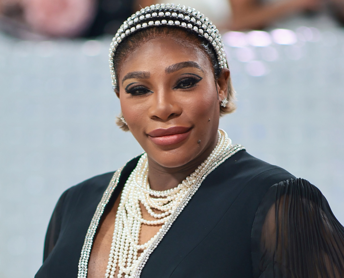 Serena Williams shows off leg and core strength in Pilates workout