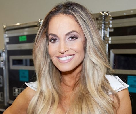 Wrestling Star Trish Stratus In Workout Gear Shows Off Abs