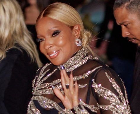 Mary J. Blige Shares Swimsuit Photo Saying "Keep Going"