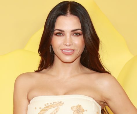 Jenna Dewan in Gym Gear Breaks Hand During Workout