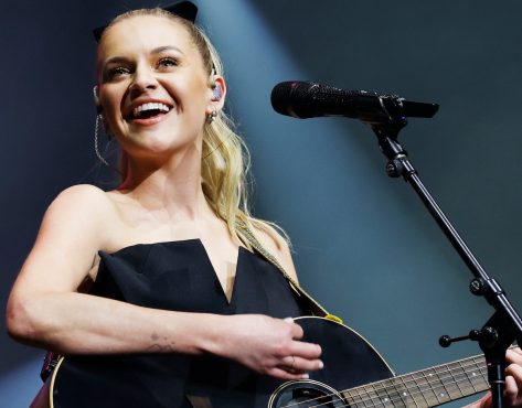 Kelsea Ballerini Shows Off Flat Belly in Swimsuit in the Snow