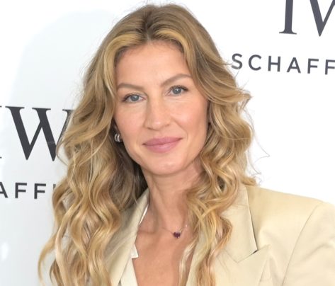 Gisele Bündchen in Two-Piece Yoga Outfit Shares Wellness Mantra