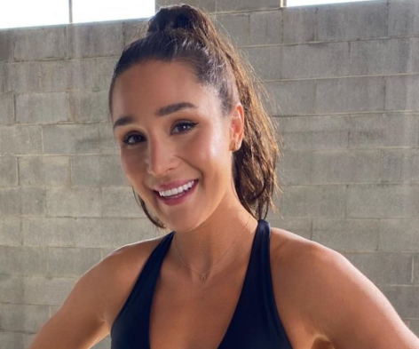 Kayla Itsines in Two-Piece Workout Gear Is "Nonstop Inspiration"