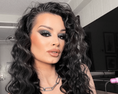 Saraya Shares Sultry Swimsuit Photo as "60s Girl"