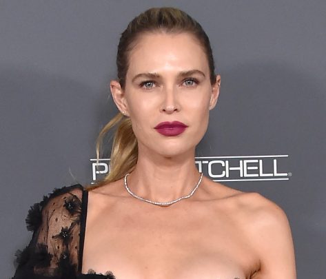 Entourage Star Sara Foster Shares Swimsuit Photo Under the Sun