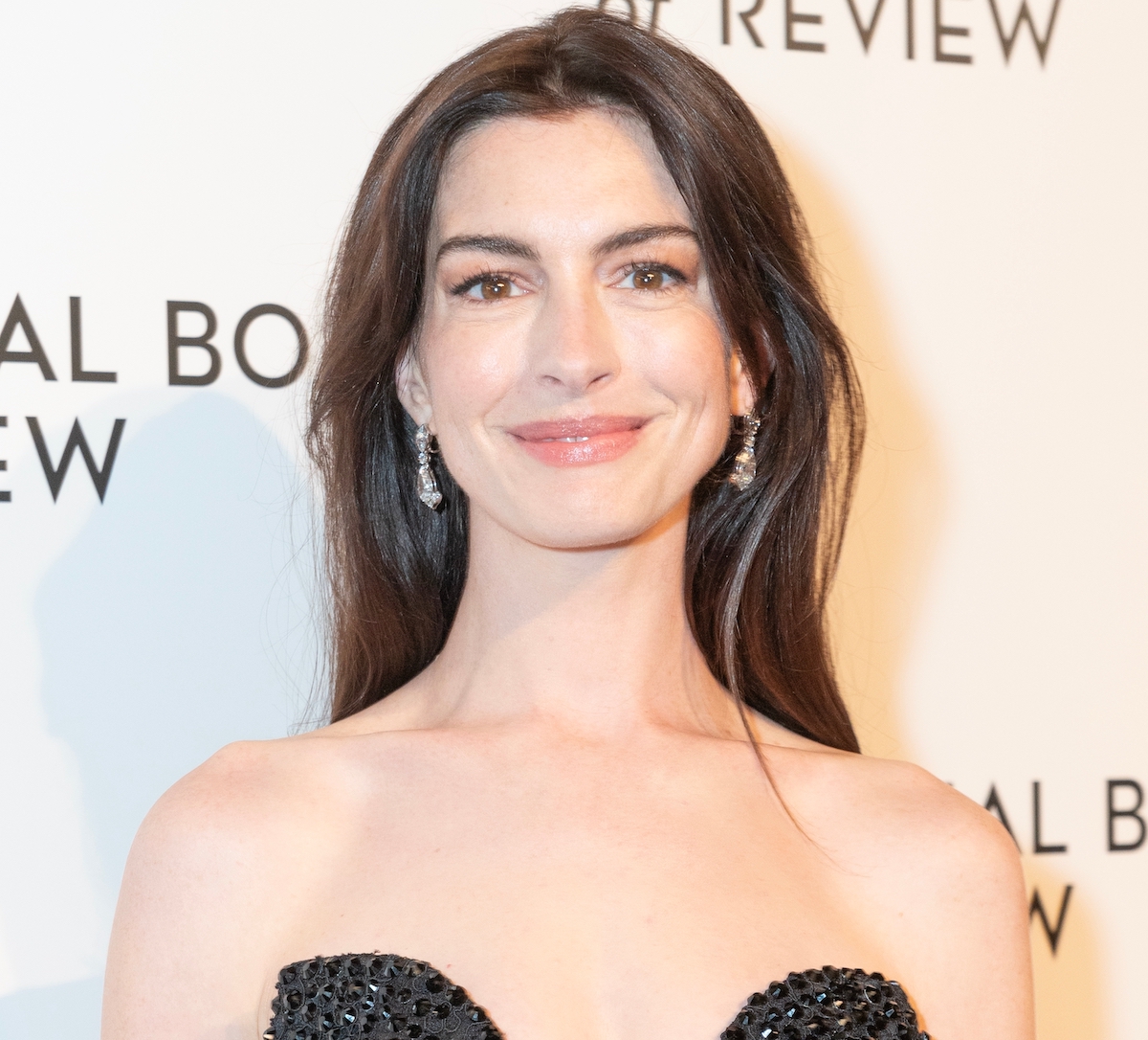 The Fitness Habits Anne Hathaway Follows To Stay In Amazing Shape at 39 —  Eat This Not That