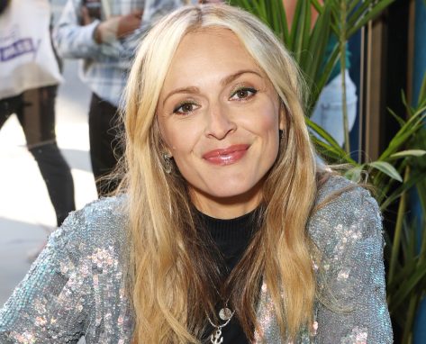 Fearne Cotton in Workout Gear Does "Messy" Yoga on Kitchen Floor