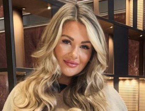 Shaughna Phillips in Two-Piece Gear Shares Body Positive Message