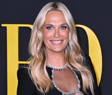 Molly Sims in Two-Piece Workout Gear is Back "Stronger Than Ever"