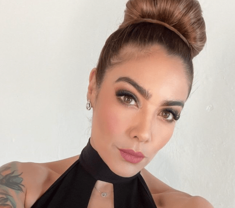 Erika Fernandez in Two-Piece Workout Gear Says "I'm Back"