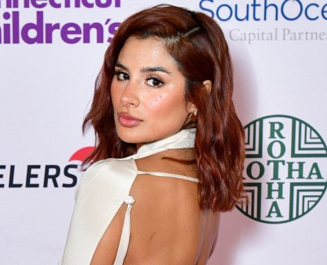 Diane Guerrero in Workout Gear Shares Workout Selfie