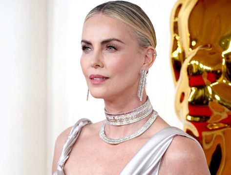 Charlize Theron In Exercise Gear Gets Kudos From Courteney Cox