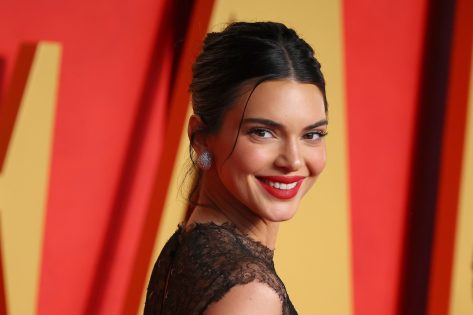 Kendall Jenner in Two-Piece Workout Gear Shares New Selfie