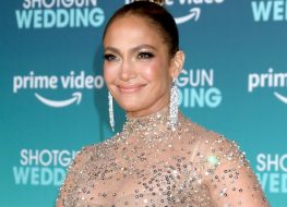 Jennifer Lopez in Two-Piece Workout Gear Has "A Merry Sunday"
