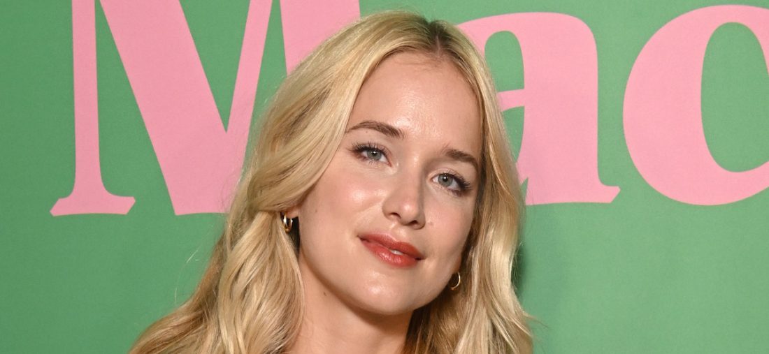 You Star Elizabeth Lail in Workout Gear is "Stunning"