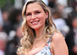 Sara Foster Shows Off Fit Figure of "Thirst Trap"