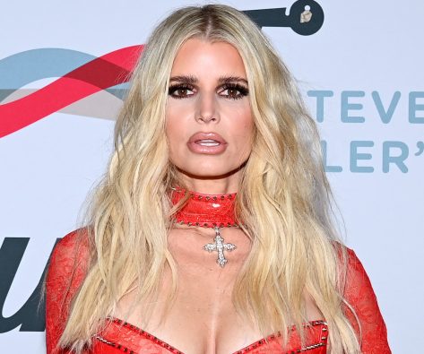 Jessica Simpson Shows Off Fit Figure on Family Vacation