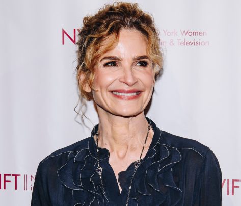 Kyra Sedgwick In Aviator Nation Workout Gear Says "Embrace the Groutfit"