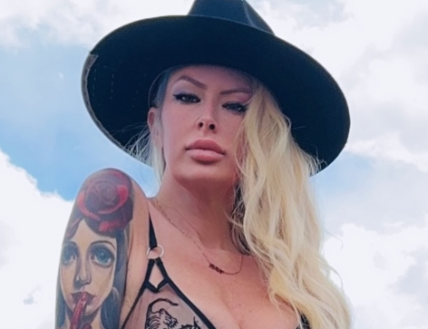Jenna Jameson in Two-Piece Workout Gear is "Getting Strong"