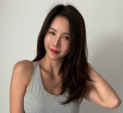After School's Jung Ah Shows Off Fit Figure Saying "I'll Show You Slowly"