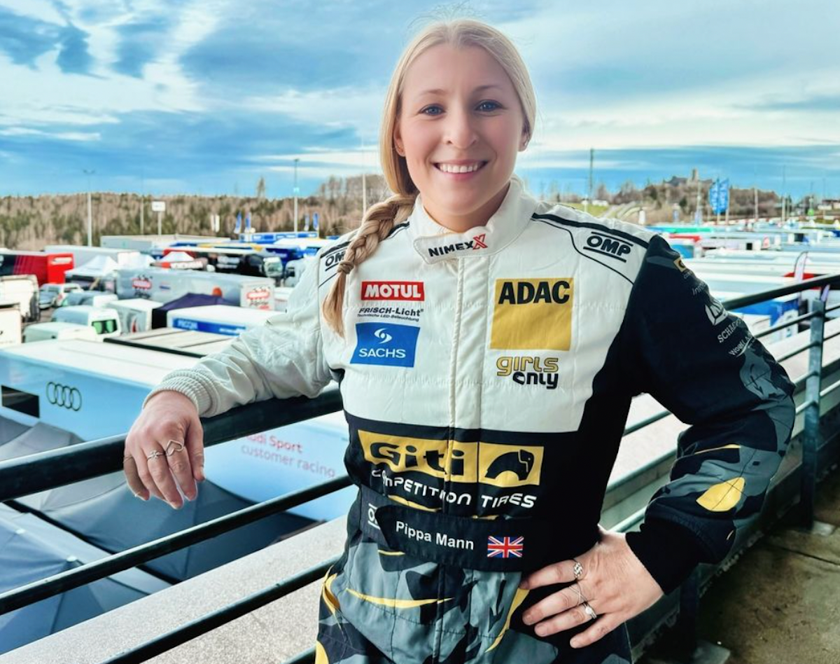 Pippa Mann In Workout Gear Says “I Get To Drive Race Cars” — Celebwell