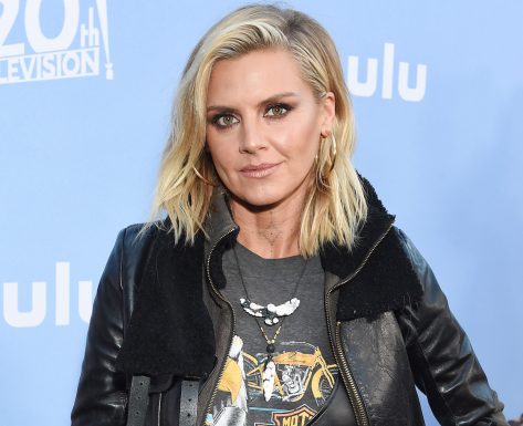 Scrubs Star Eliza Coupe in Workout Gear Shares Summer Photos