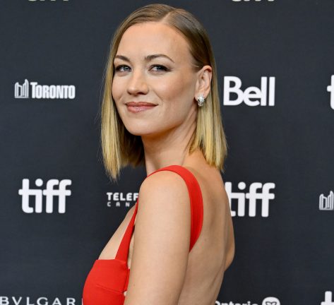 Yvonne Strahovski in Workout Gear Shares Photo of "Favorite"