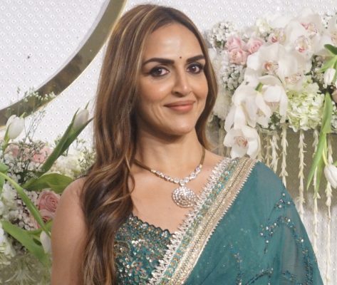 Bollywood Star Esha Deol In Two-Piece Workout Gear Shares Gym Selfie 