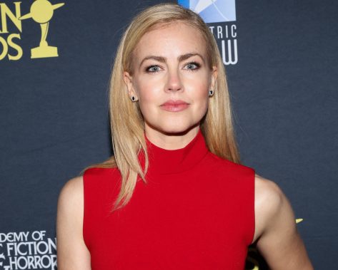 Suits Star Amanda Schull in Workout Gear Celebrates Earth Day