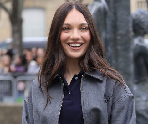 Maddie Ziegler in Two-Piece Workout Gear Says "Love You"