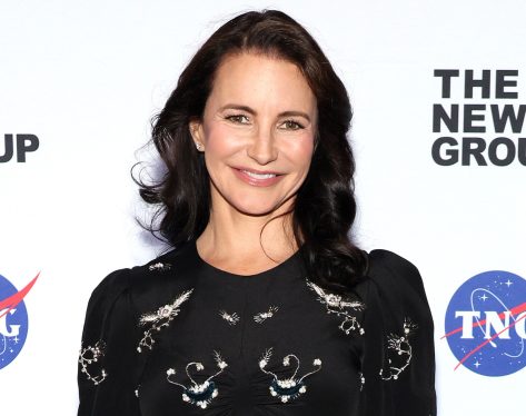 Kristin Davis in Workout Gear Says "Happy Earth Day"