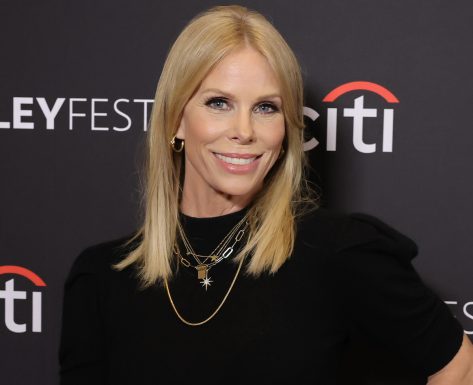 Cheryl Hines in Workout Gear Shares "Weekend Vibes"