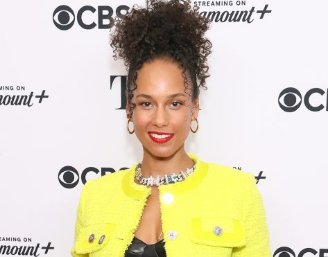 Alicia Keys in Two-Piece Workout Gear Greets the Sun