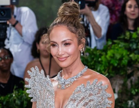 Jennifer Lopez in Two-Piece Workout Gear Shares "Rehearsals Day"