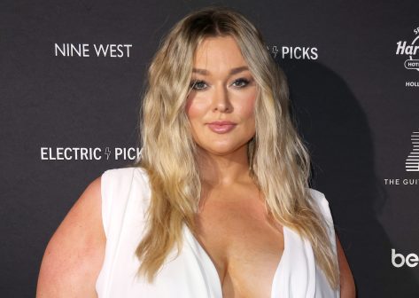 Hunter McGrady In One-Piece Jumpsuit Shares "Hotel Fit Check"