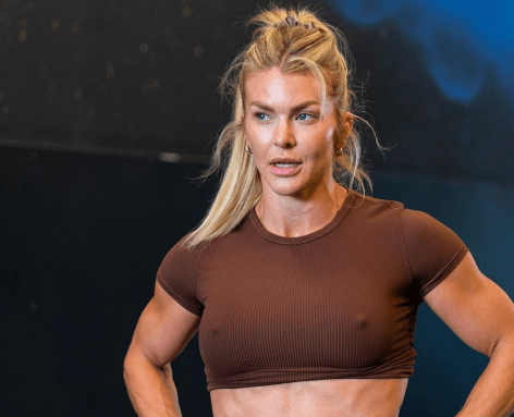 Brooke Ence in Two-Piece Workout Gear Says "Keep Those Hips Happy"